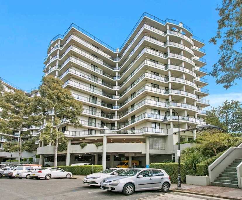 Furnished room with ensuite in a flatshare