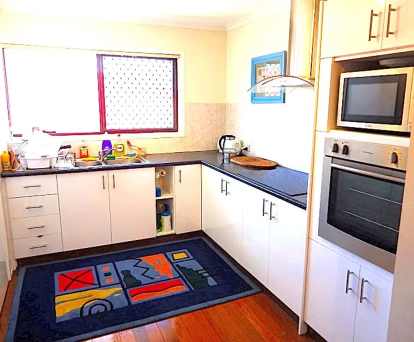 3 Rooms for Rent in Southport, Gold Coast 250300...