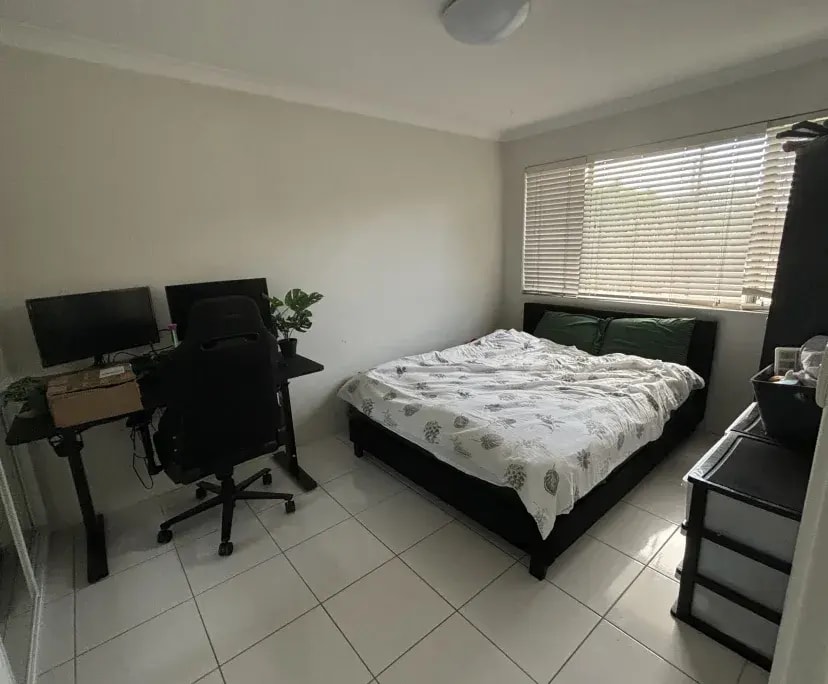Furnished room in a flatshare