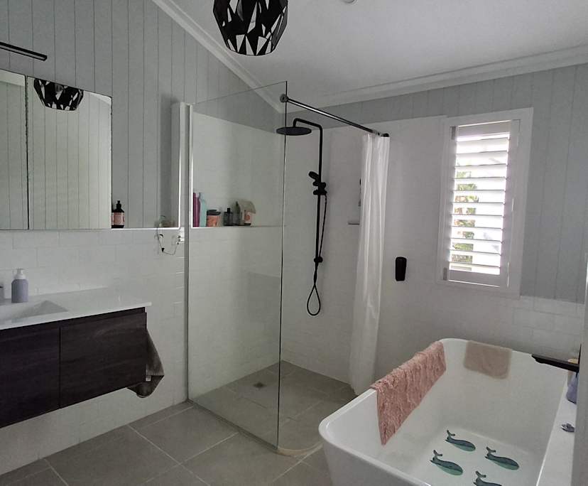 $240, Share-house, 3 bathrooms, Hermit Park QLD 4812