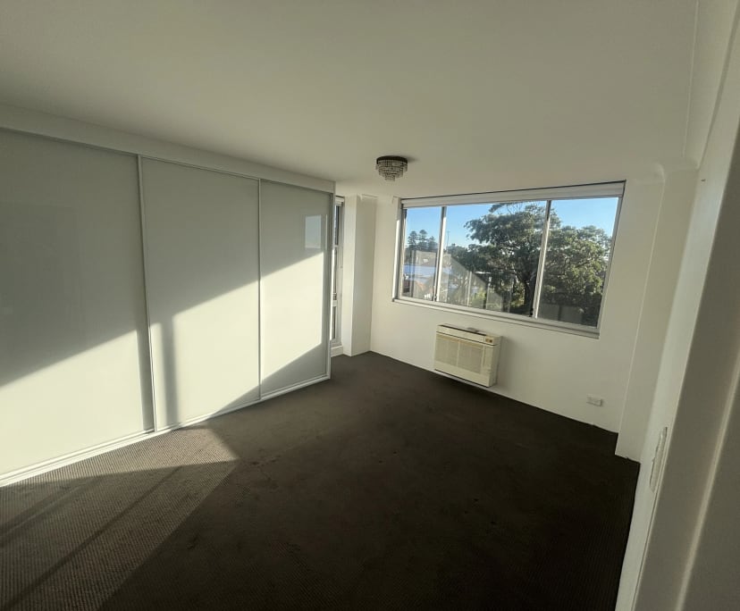 Unfurnished room with ensuite in a flatshare