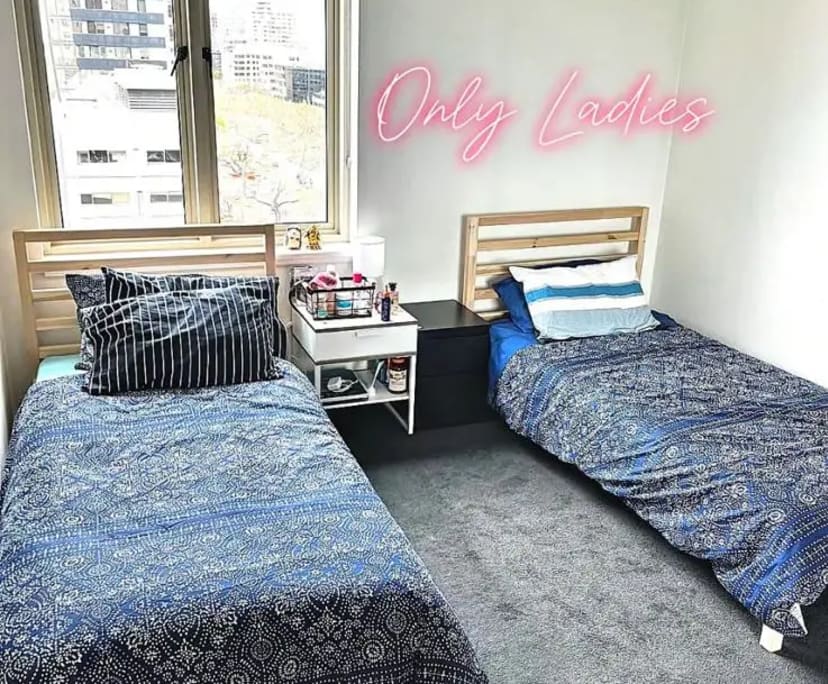Furnished room in a flatshare
