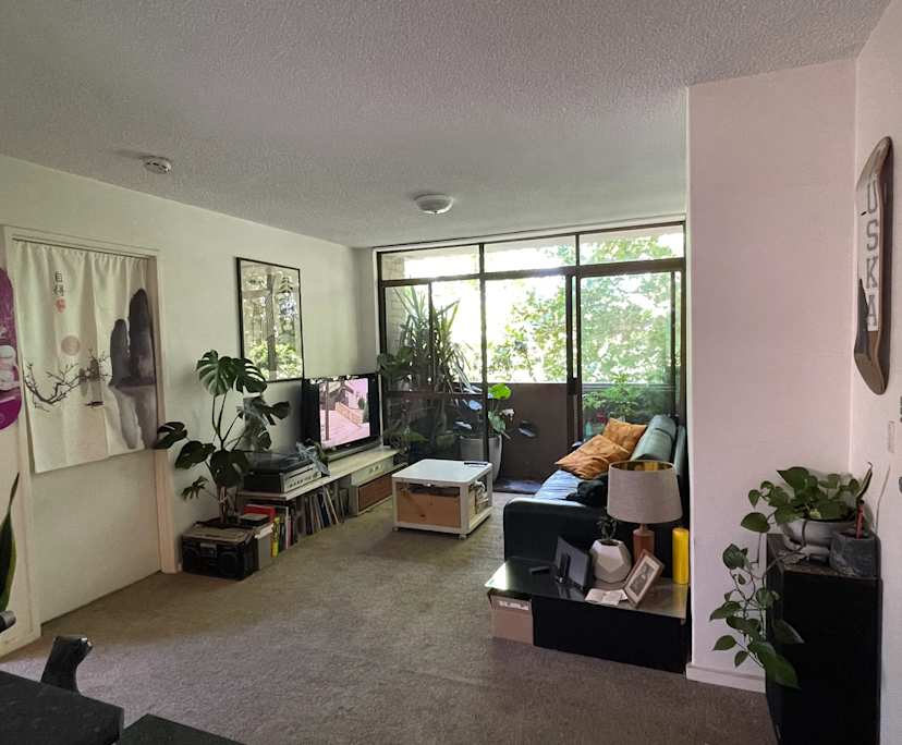 Furnished room in a flatshare