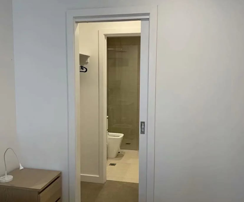 Furnished room with ensuite in a flatshare