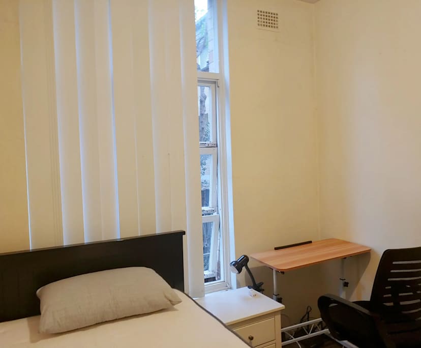 Furnished room in a flatshare