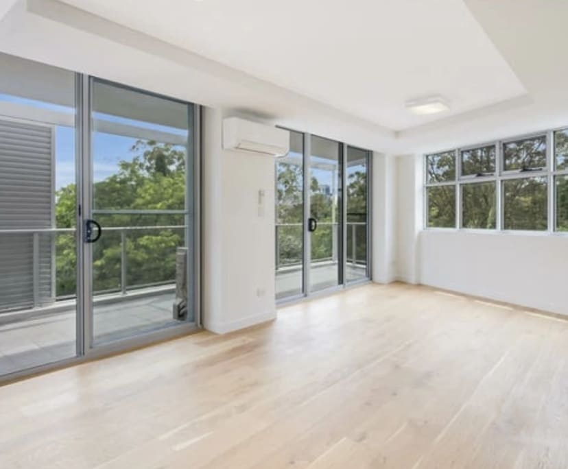 Unfurnished room with ensuite in a flatshare