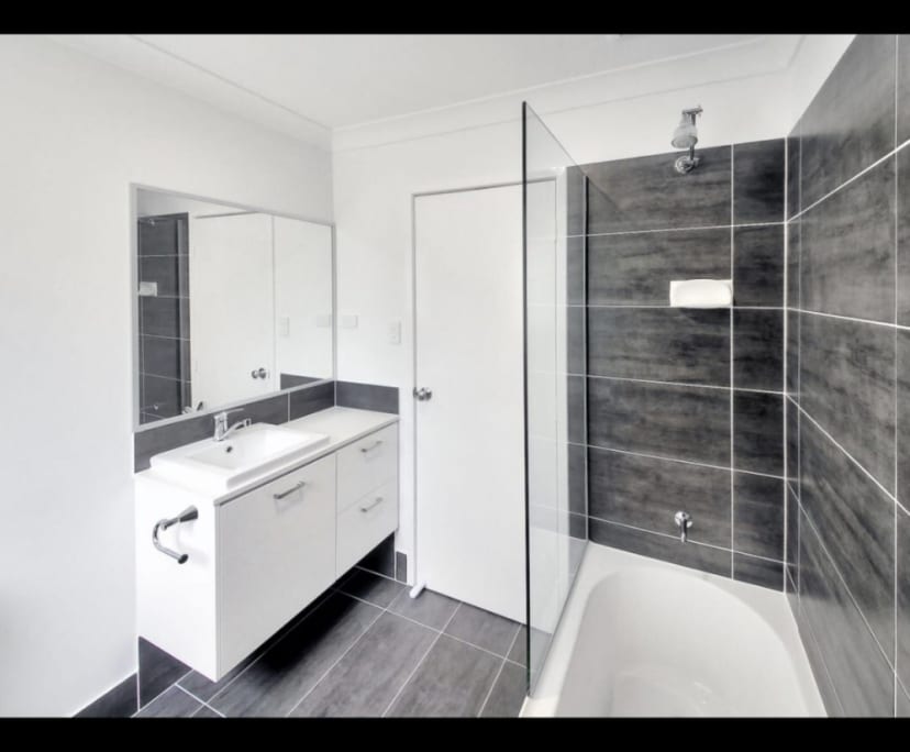 $120, Share-house, 3 bathrooms, Doolandella QLD 4077