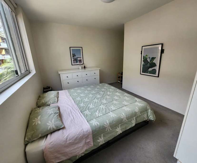 Furnished room with ensuite in a flatshare