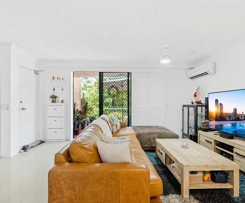 $825, Whole-property, 2 bathrooms, Southport QLD 4215