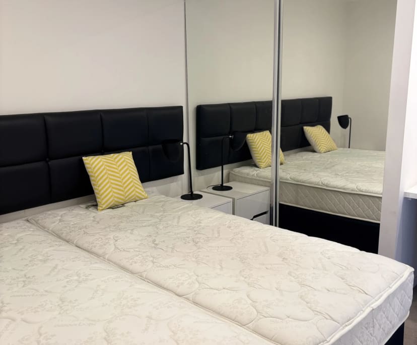 Furnished room in a flatshare