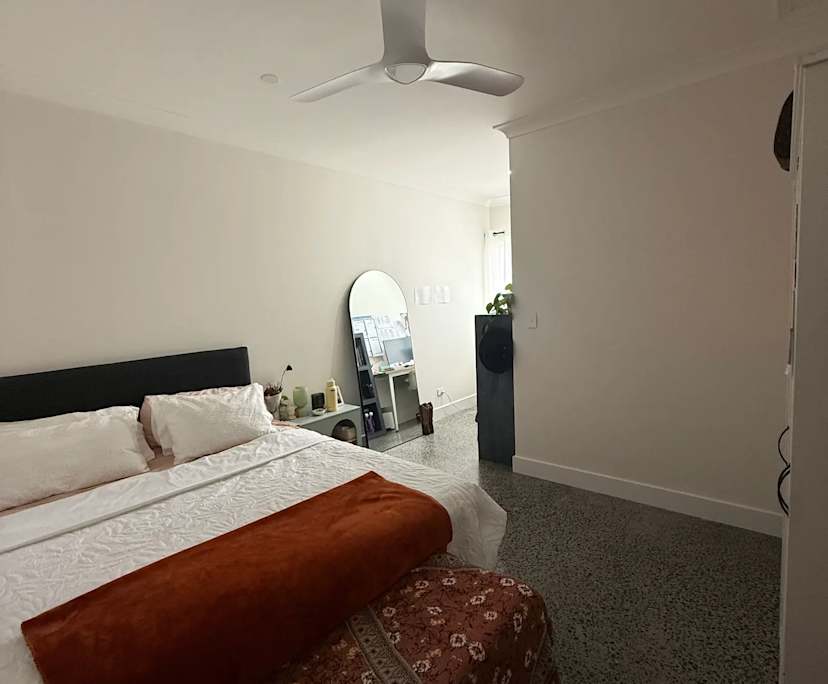 Furnished room in a share house
