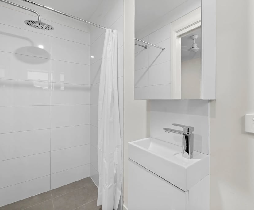 $295, Student-accommodation, 1 bathroom, Highgate Hill QLD 4101