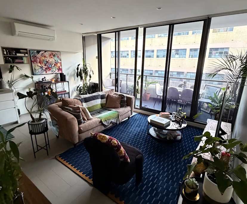 Furnished room with ensuite in a flatshare