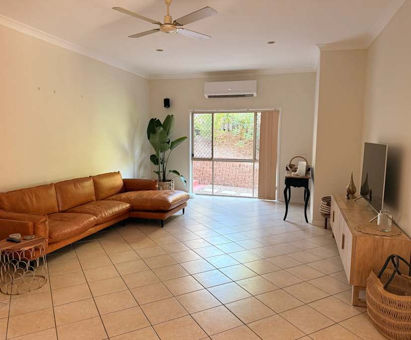 $350, Share-house, 4 bathrooms, Oxenford QLD 4210