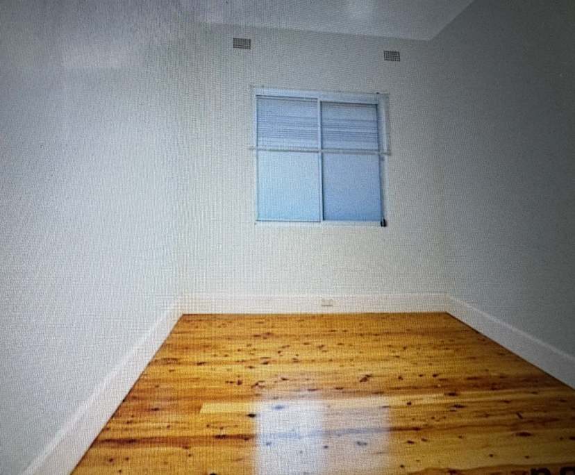 Unfurnished room in a flatshare