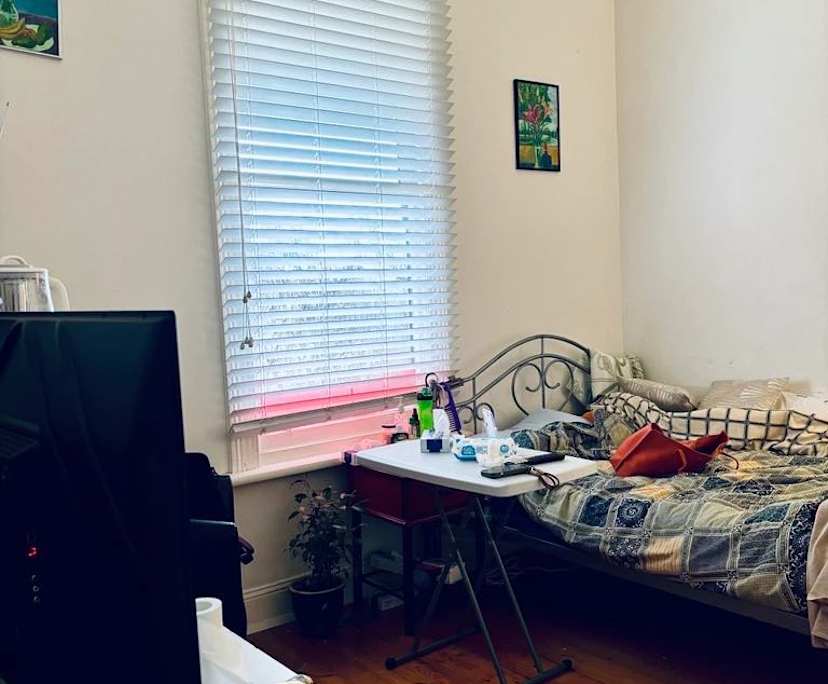 Room in a share house