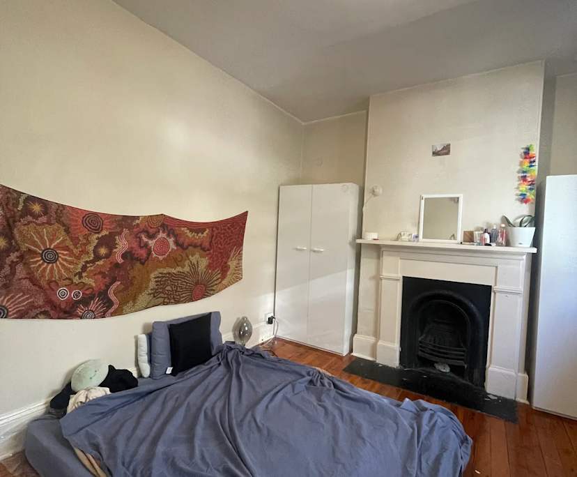 Room in a share house