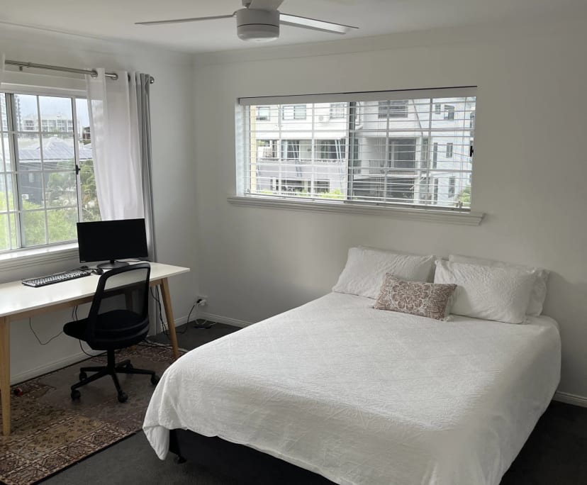 Furnished room in a flatshare
