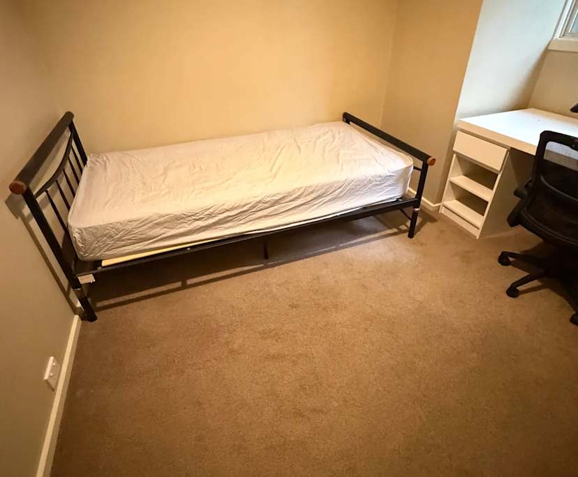 Room in a share house