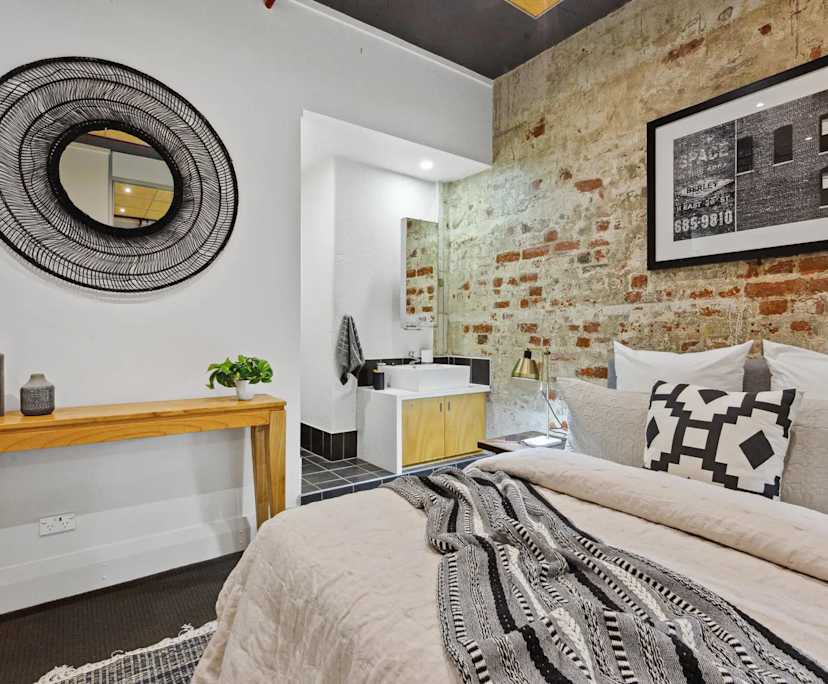 Furnished room with ensuite in a flatshare