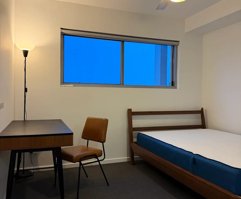 Furnished room in a flatshare