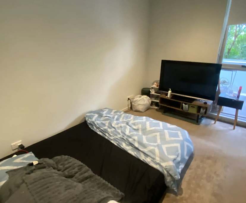 Unfurnished room with ensuite in a flatshare