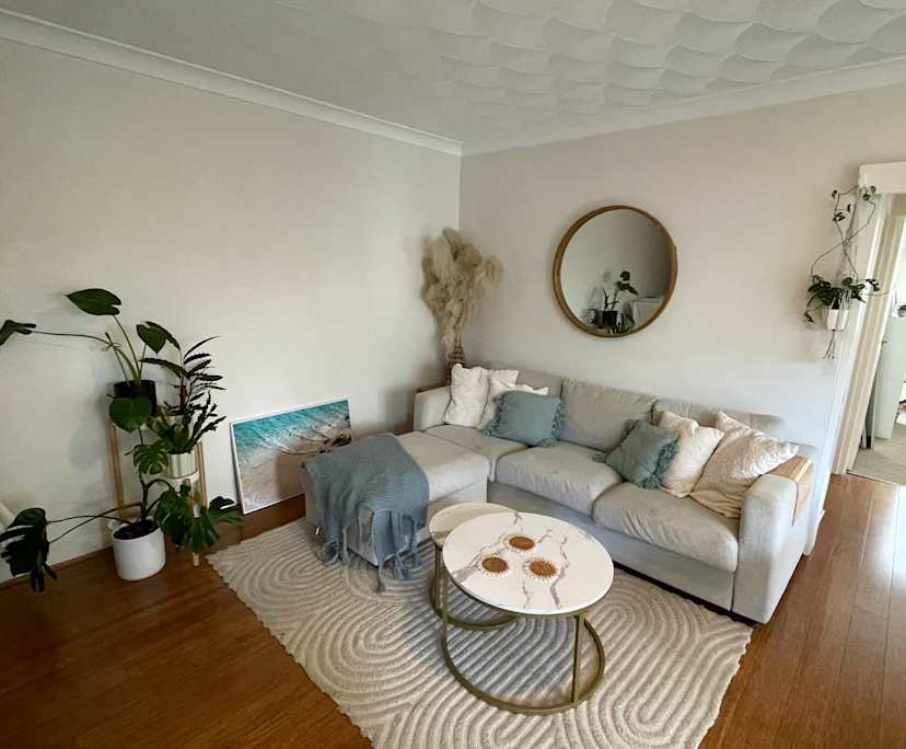 Furnished room in a flatshare