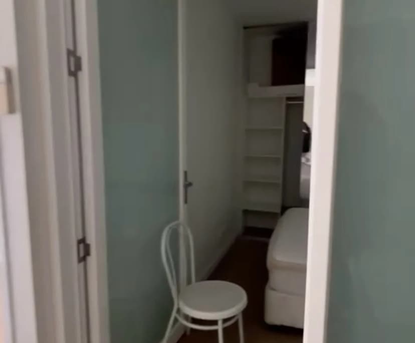 Furnished room in a flatshare