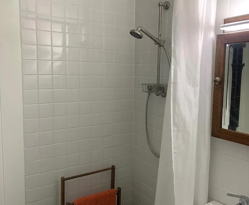 Furnished room studio flat for rent