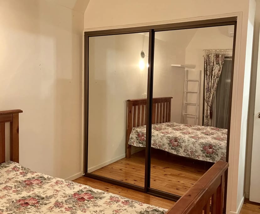 Room in a share house
