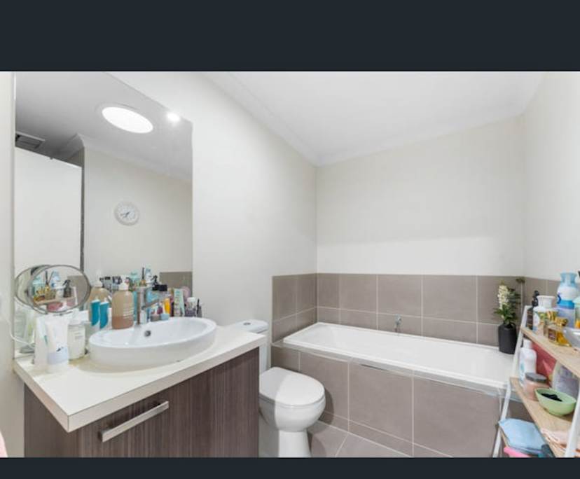 Room in a share house