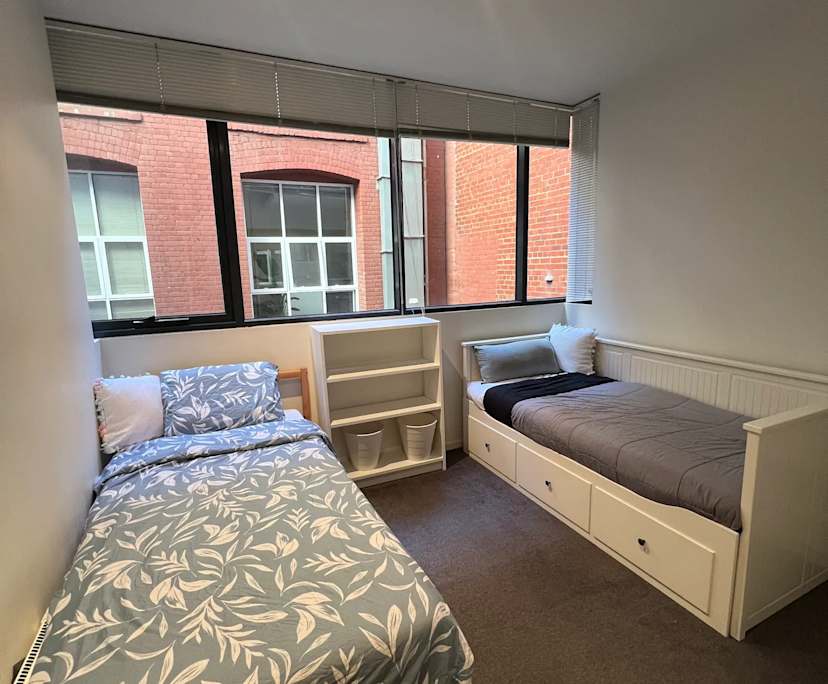Furnished room in a flatshare