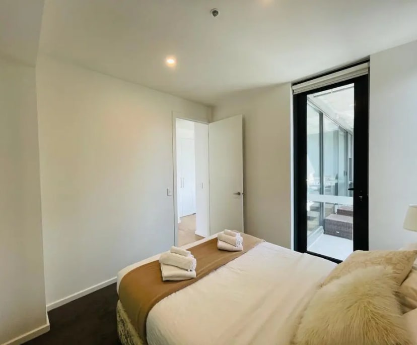$950, Whole-property, 2 bathrooms, St Kilda VIC 3182