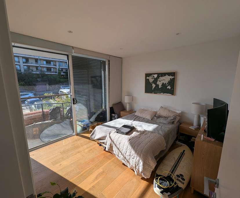 Unfurnished room with ensuite in a flatshare