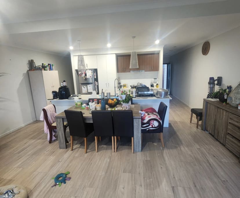 Furnished room in a flatshare