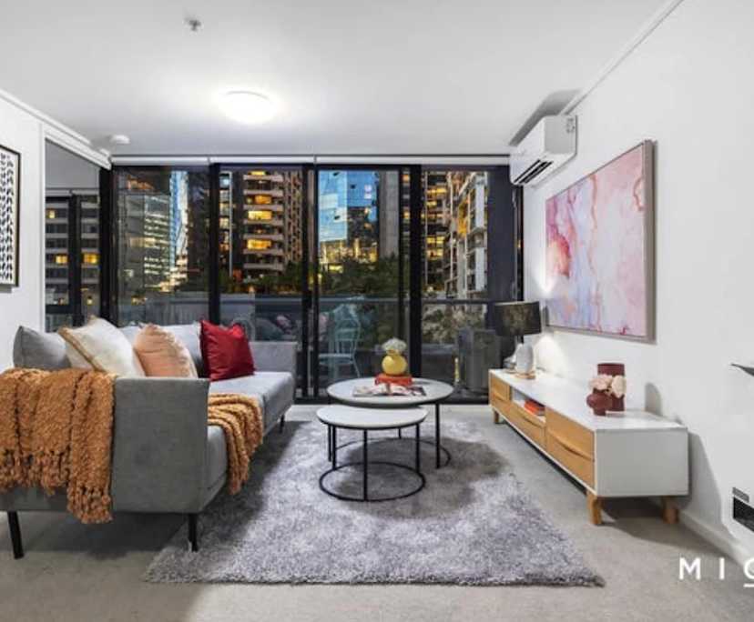 Furnished room with ensuite in a flatshare