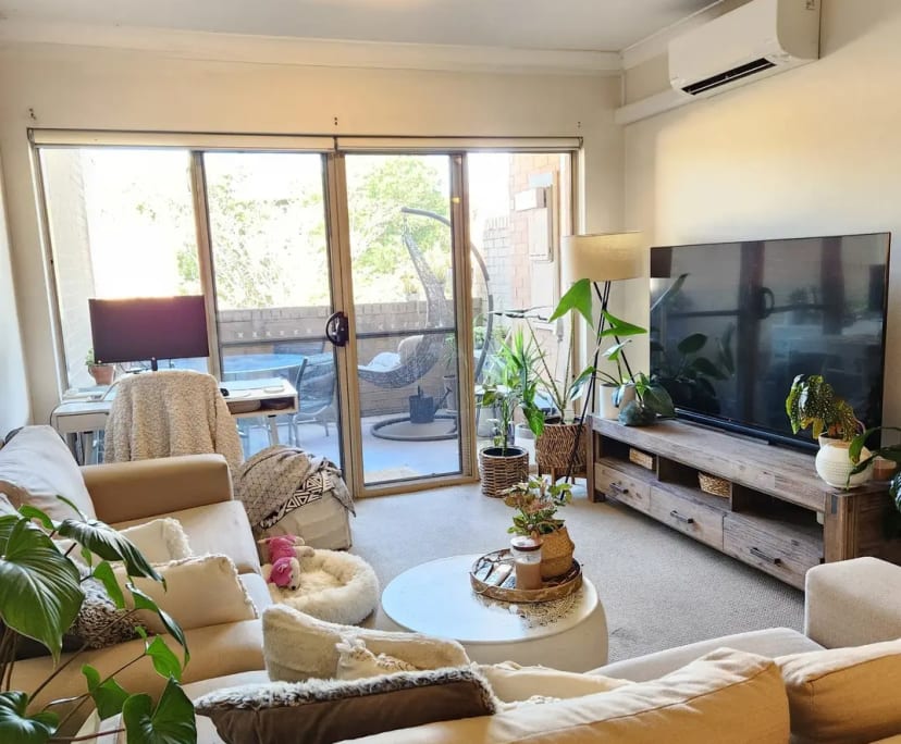 Furnished room with ensuite in a flatshare
