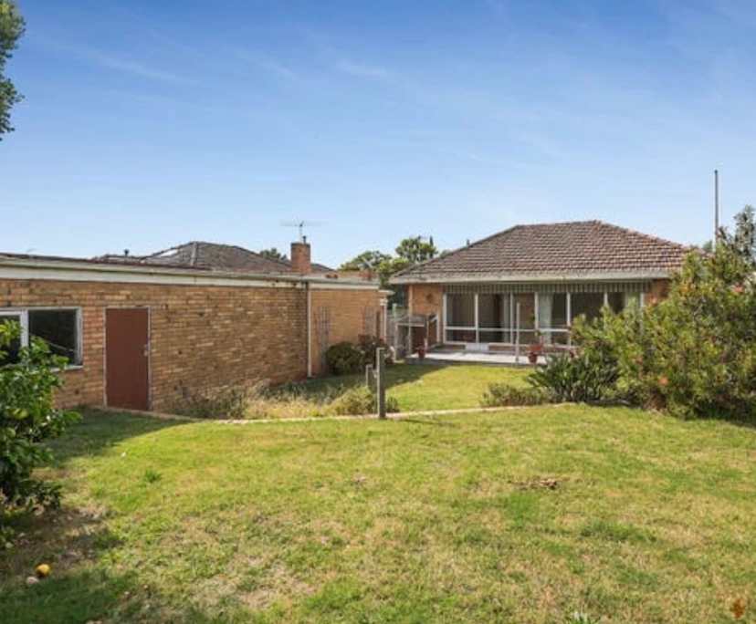 Whole property with 2 rooms for rent