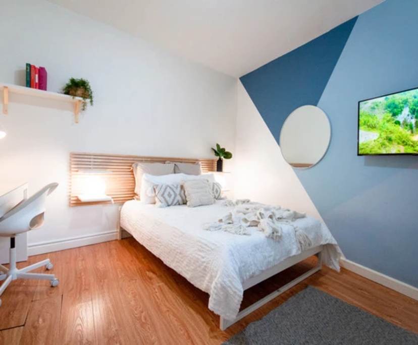 Furnished room in a share house