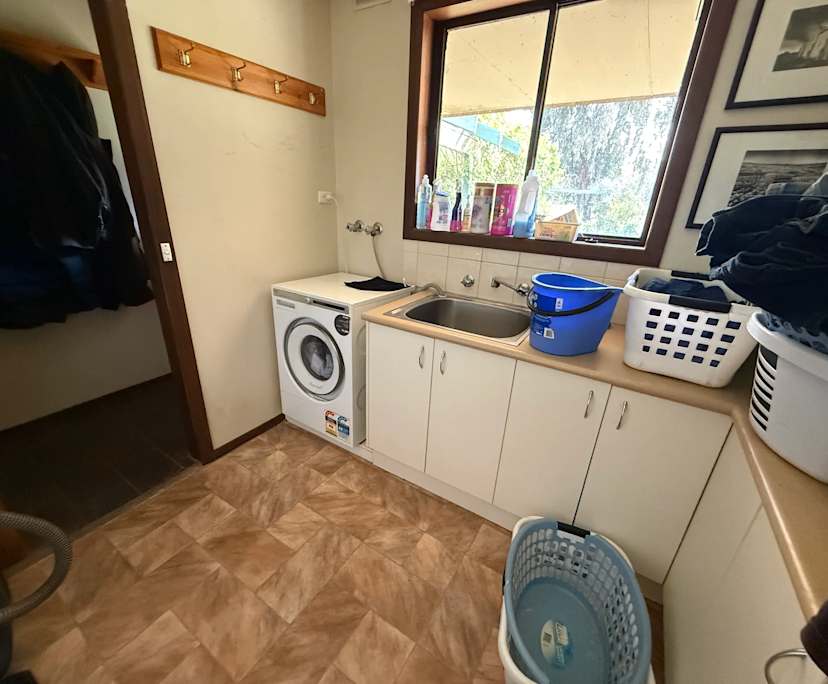 $180, Share-house, 3 bathrooms, Kialla West VIC 3631