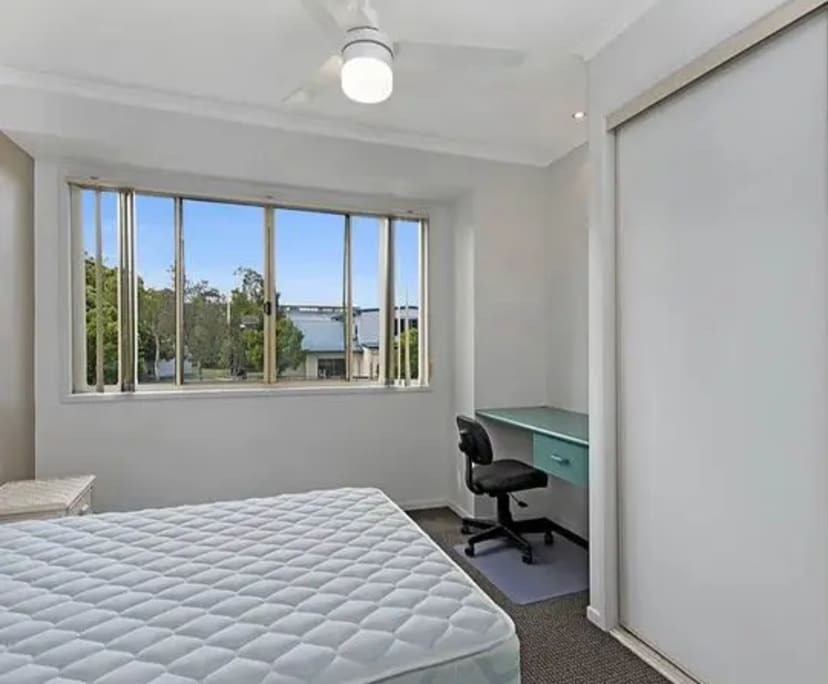 Furnished room in a flatshare