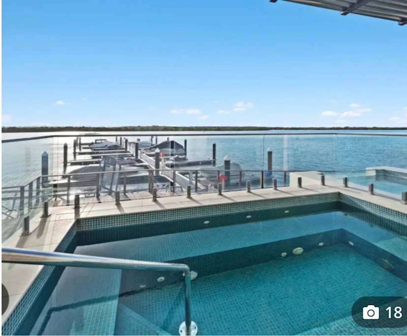 $550, Share-house, 3 bathrooms, Paradise Point QLD 4216