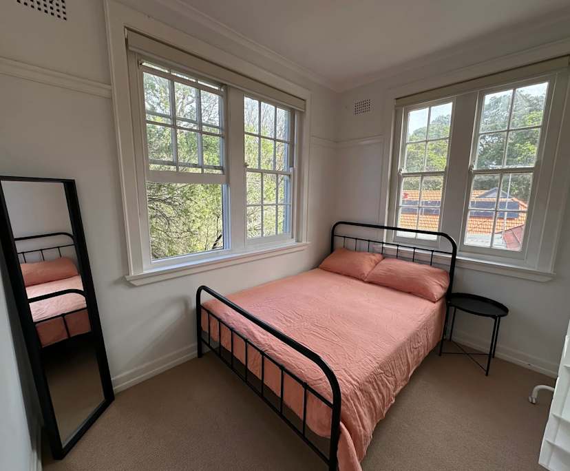 Furnished room in a flatshare