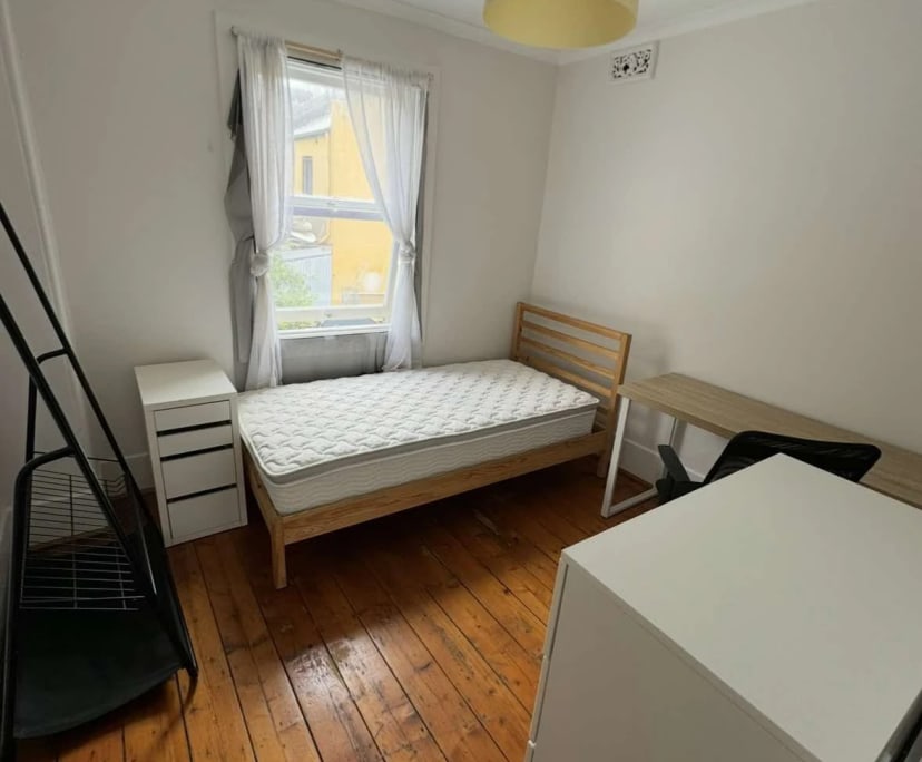 Room in a share house