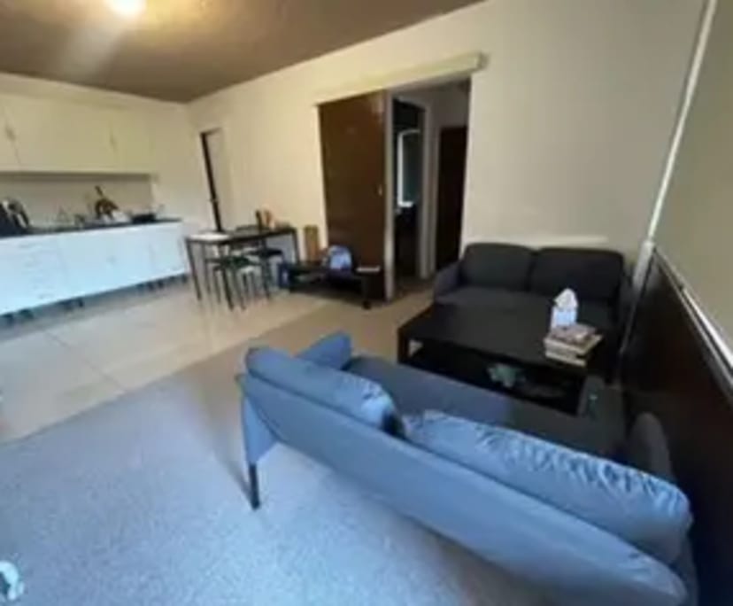 Furnished room in a flatshare