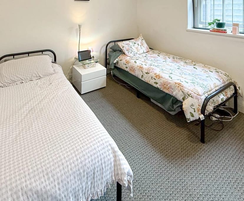 Furnished room in a flatshare