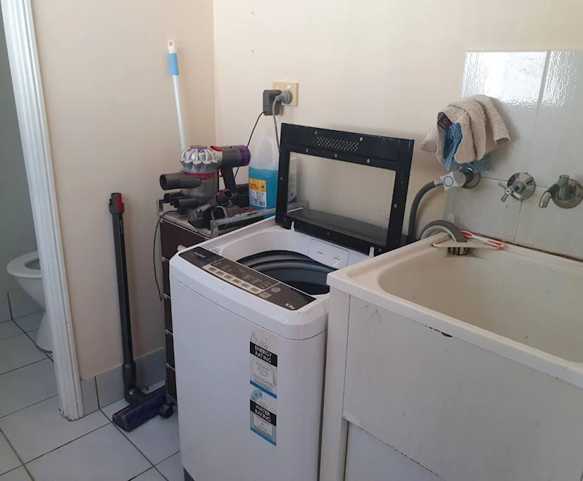$320, Flatshare, 3 bathrooms, Elanora QLD 4221