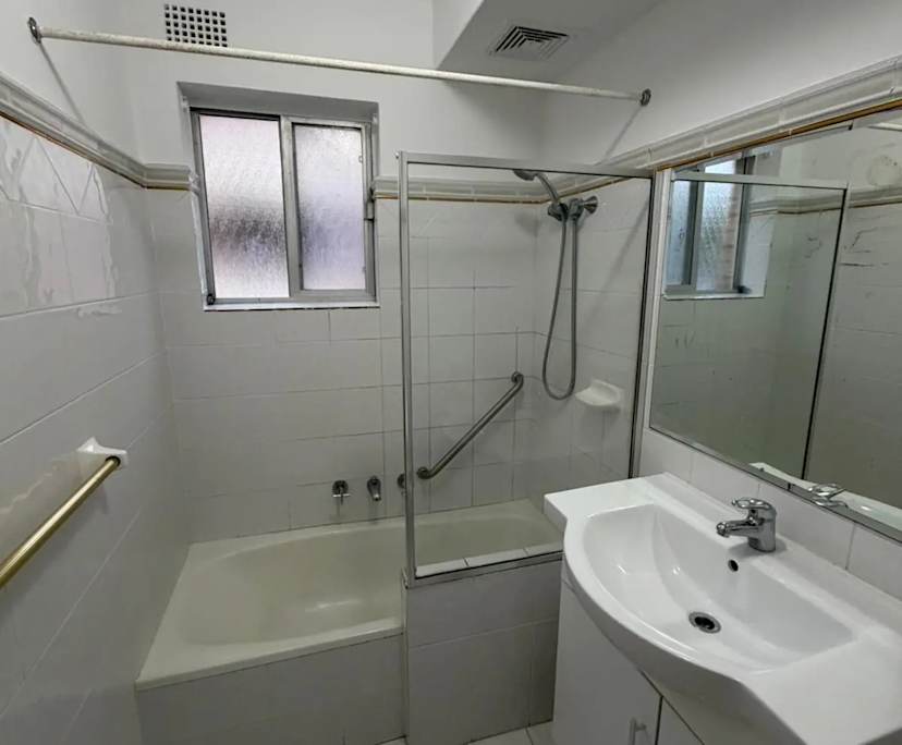 Whole property with 2 rooms for rent