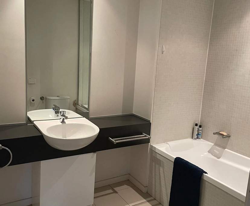 Furnished room in a flatshare