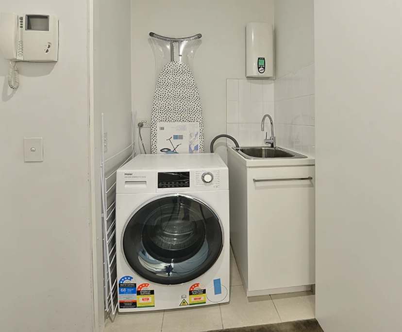 $720, 1-bed, 1 bathroom, Melbourne VIC 3004